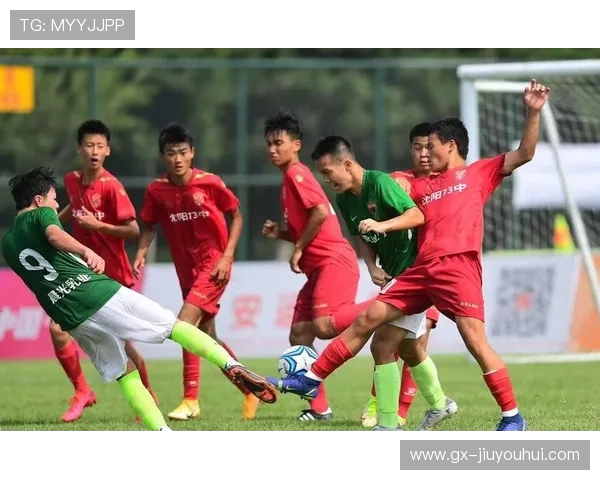 男足激情燃烧绿茵场，振奋人心的足球热歌唤醒运动精神